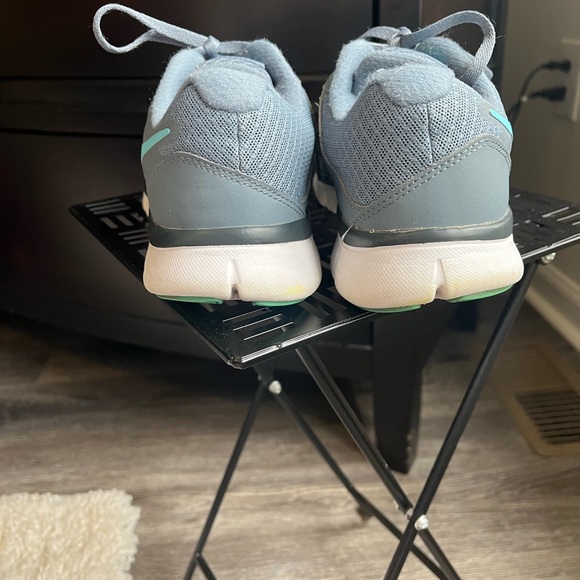Women’s Nike Flex Experience Sneakers - Picture 5 of 8